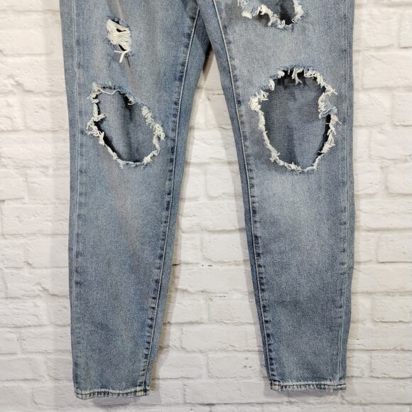 O BDG Urban Outfitters Mom High Rise Blue Jeans Distressed Ripped Denim NWT 26 - Picture 3 of 8